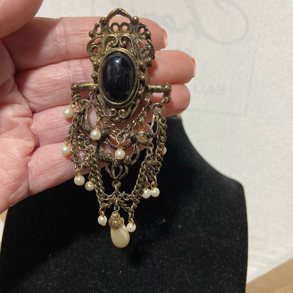 VTG Brooch Etruscan Style, Antique Gold Tone, Large Faux Black Stone